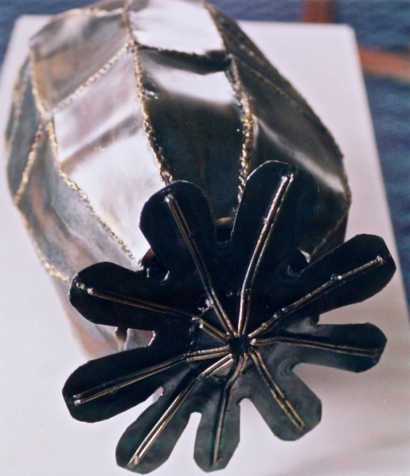 Seed Pod ll - Mild steel 2002. 30x106x26cm - Private Collection